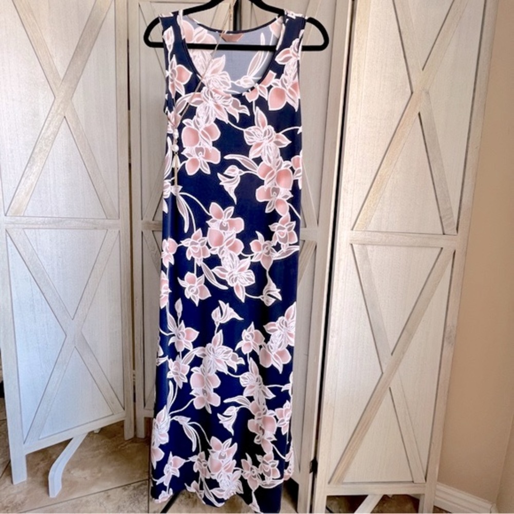 Women's Sleeveless long floral maxi dress. Colors -blue/pink/peach/mocha. Sz M